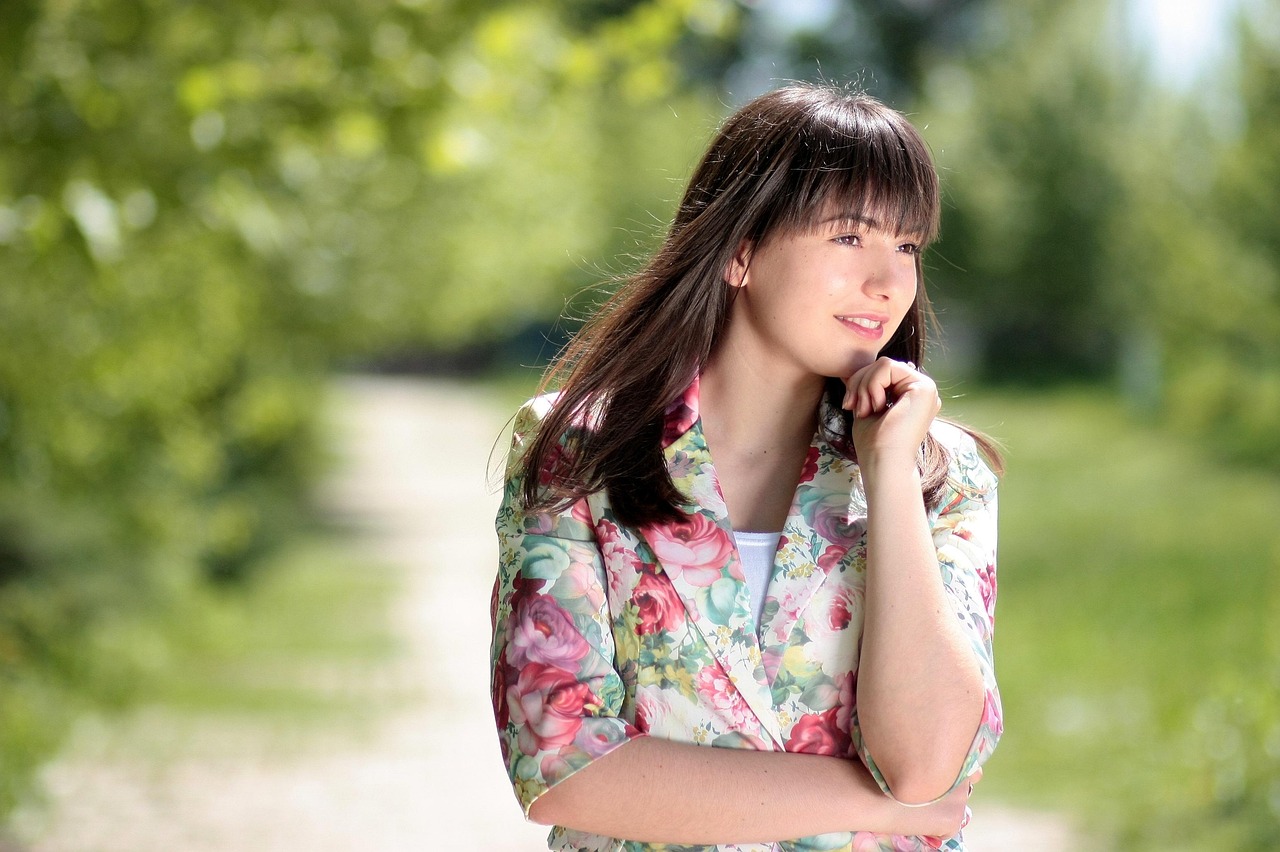 前髪が薄い女性に似合うスタイリング方法は？
