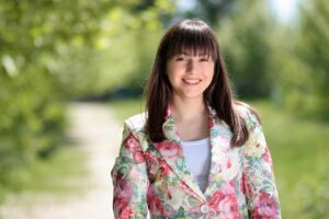 前髪スカスカの髪型で女性におすすめのスタイルは？