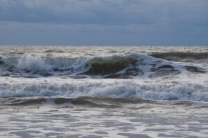 髪の毛のうねりの原因は加齢によるものなのか？