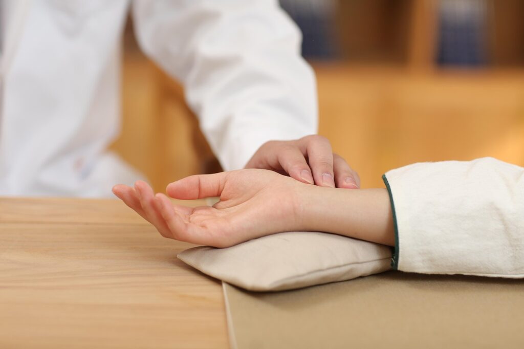 女性の育毛に漢方薬は保険適用の病院でどう利用すればいい？